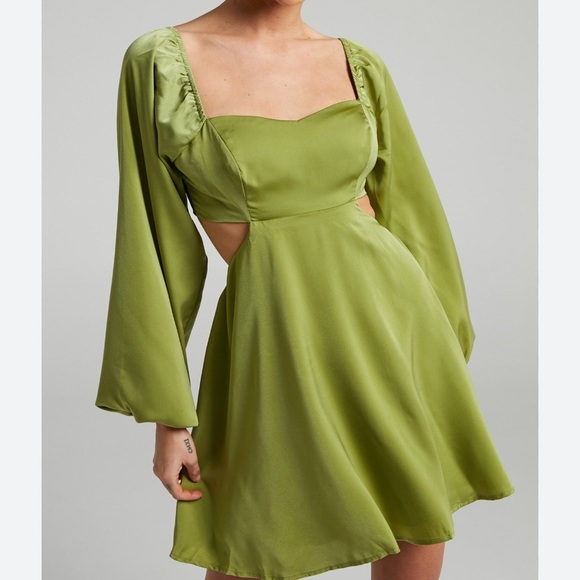 Showpo. Dresses & Skirts - Green showpo puff sleeve dress
